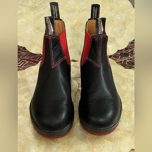 Blundstone Chelsea Boots, Black/Red Size 9